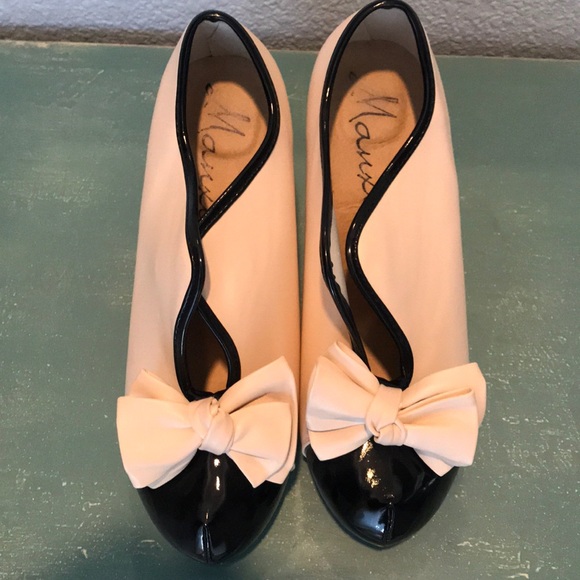 Cream & Black Heels - Picture 2 of 4